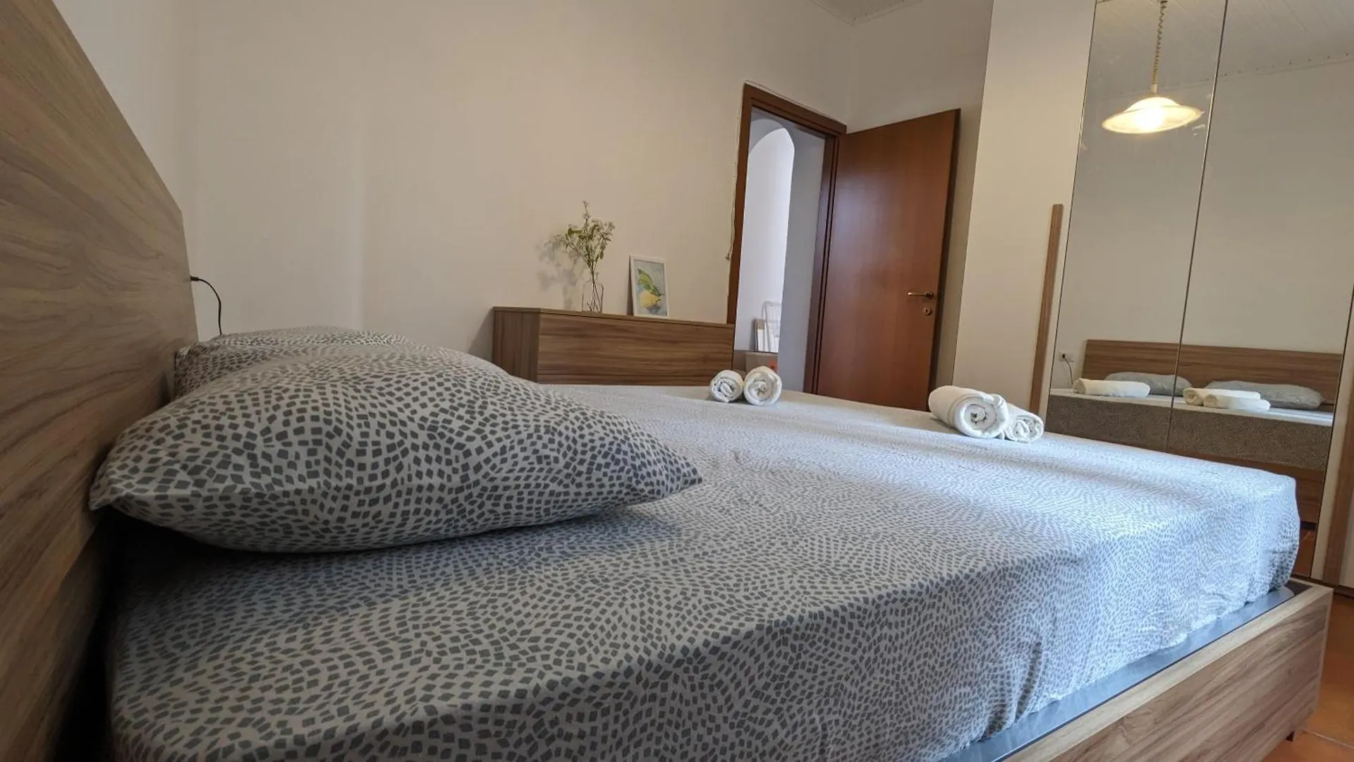 Апартаменты Lake Como Modern And Cozy Apt Live Like A Local